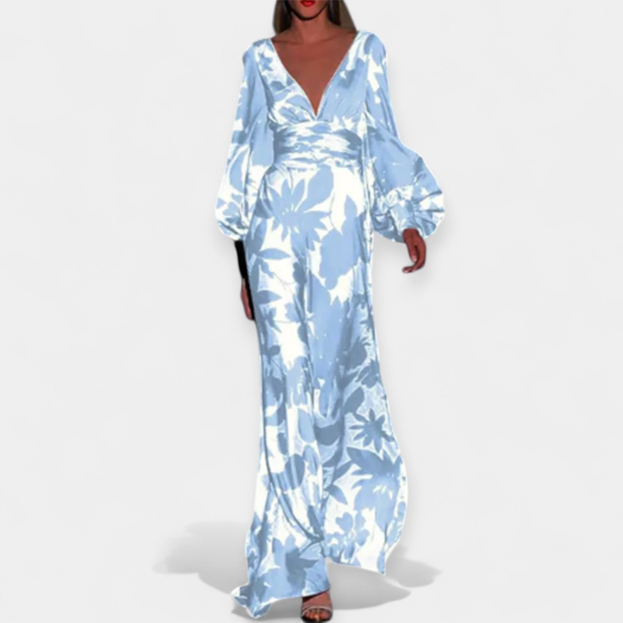 Suknelė su Oro Detalėmis