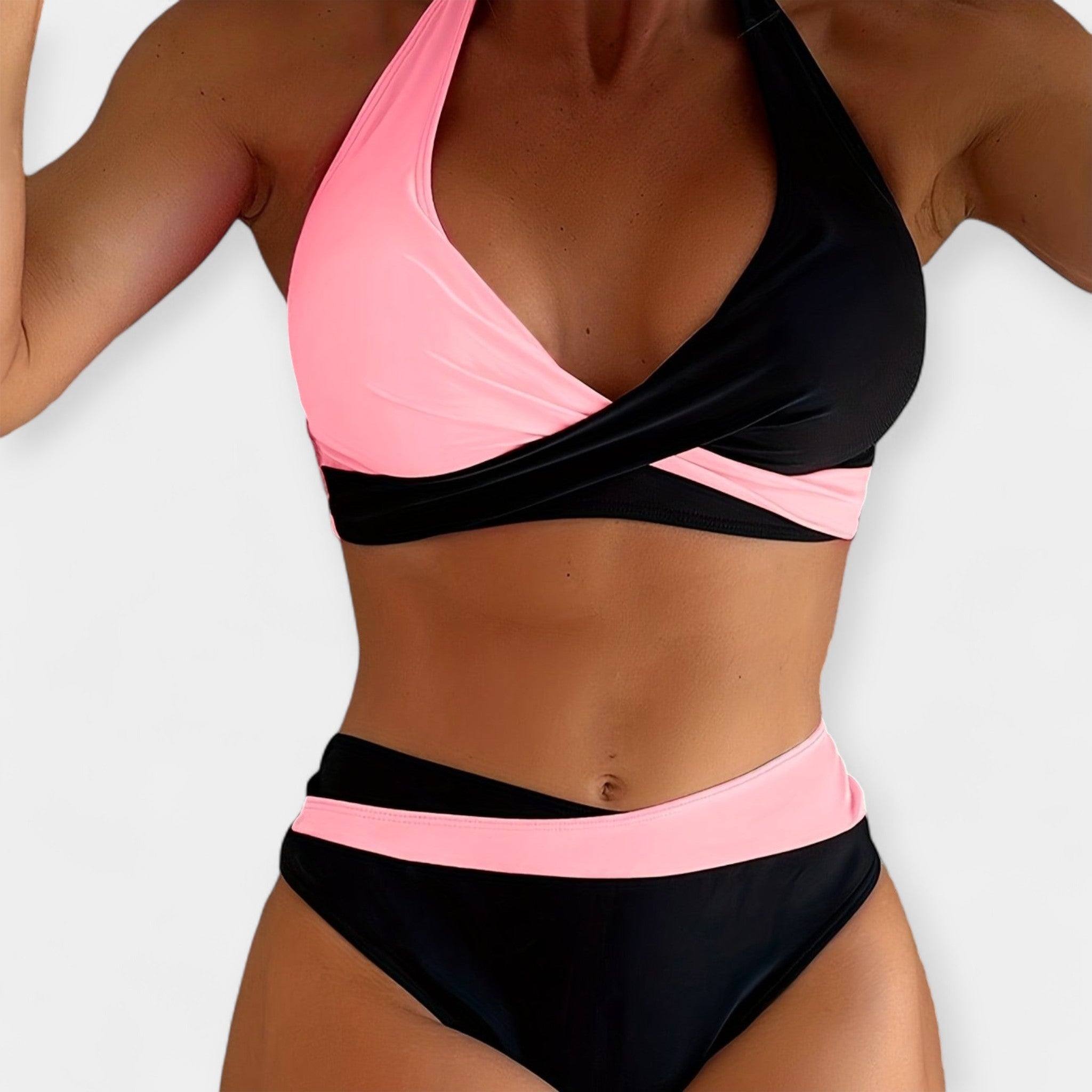 Bikini su Kryžminiu Kaklu