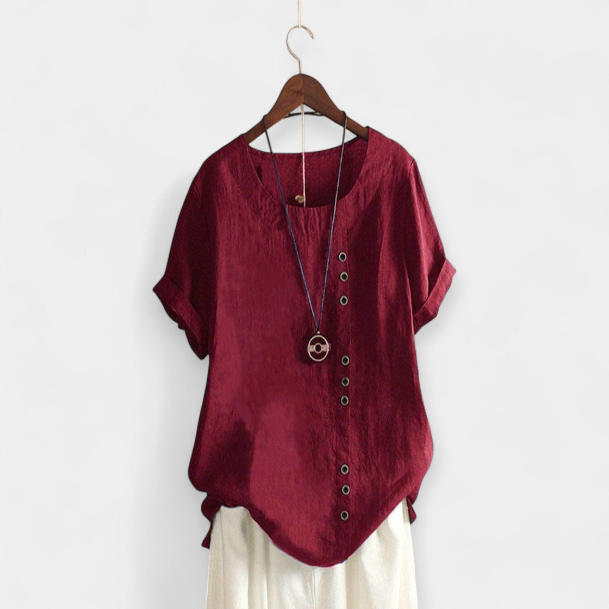 Trumpas rankovės marškinėlis su mygtukais